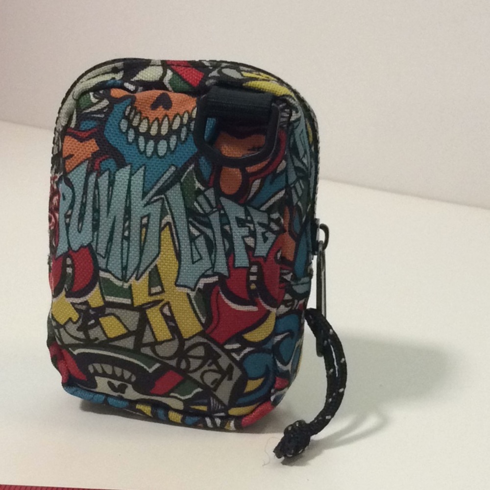 Paperchase Graffiti Tech Case - Picture 2 of 4